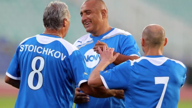 Борисов отново показа класа на зеления терен, в мача блесна и "синия" Христо Стоичков. Снимка: БТА