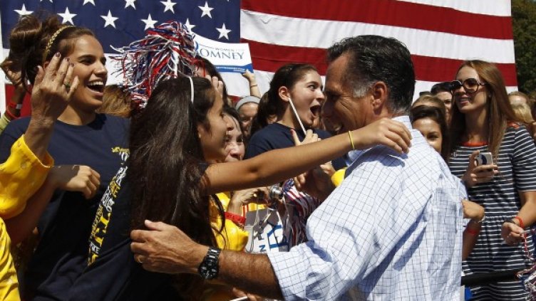 Мит Ромни заедно с негови симпатизанти. Снимка: Reuters