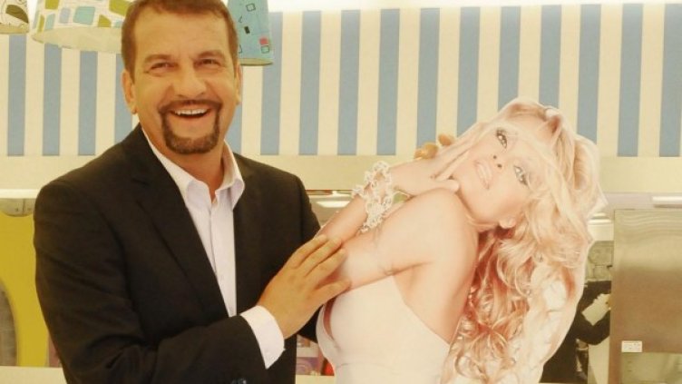 Ники Кънчев в опасна близост с Памела Андерсън. Снимка: Александър Попов