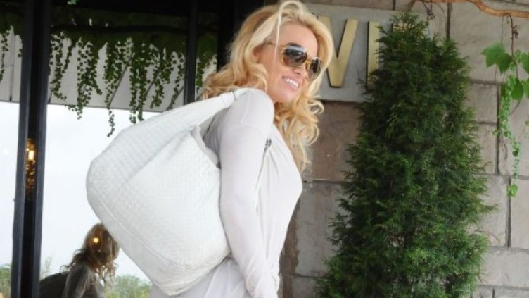 Памела напуска с усмивка България. Снимка: Булфото