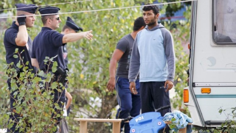 Полицията разтурва ромски лагер във Франция. Снимка: Reuters