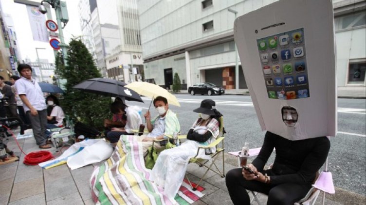 Японски фенове на марката. Снимка: Reuters