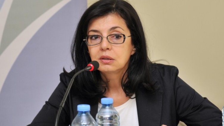 "Мръсната коалиция в НС" се храни от скандали, заяви Кунева. Снимка: БТА