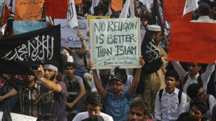 Двама души загинаха при днешните протести в Пакистан срещу антиислямския филм. Снимка: Reuters