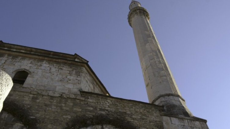 Хиляди протестират в сръбския град Нови Пазар срещу филма "Невинността на мюсюлманите". Снимка: архив, Reuters