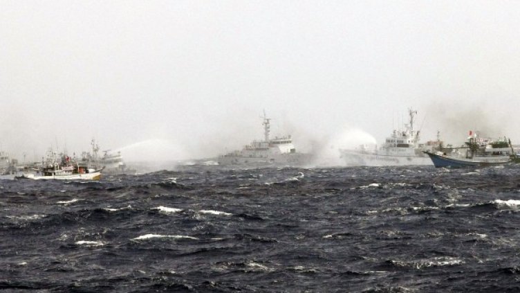 Морската битка между японски и тайвански кораби. Снимка: Reuters