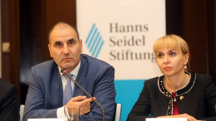 Цветан Цветанов и Диана Ковачева на семинар в Правец. Снимка: БТА