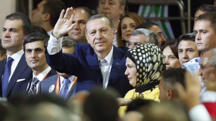 Ердоган влиза в залата, в която се проведе конгреса. Снимка: Reuters