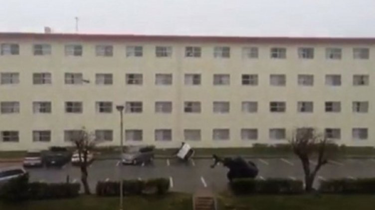 Хей, хвръкна ми колата!