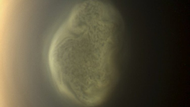 Вихрушка около южния полюс на Титан, снимана от космическата сонда Касини. Снимка: Ройтерс