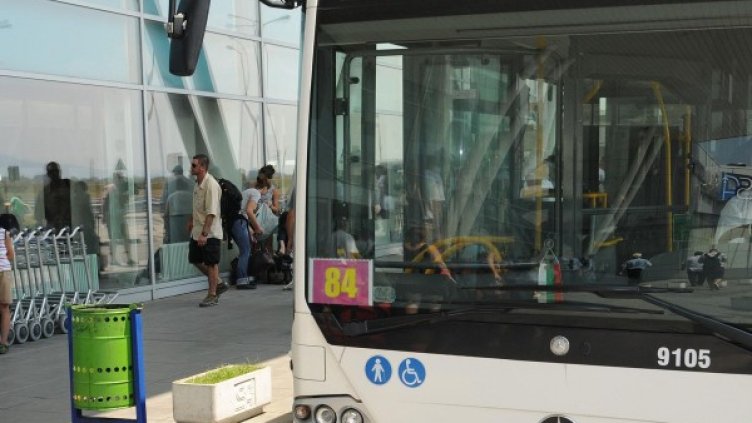 Няколко автобуса във Варна ще предлагат безплатен интернет. Снимка: Архив Булфото