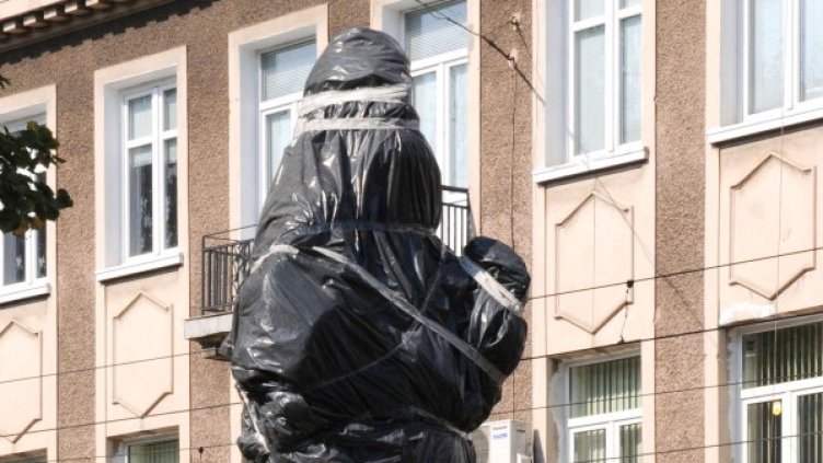 Паметникът на Патриарх Евтимий в момента е опакован. Снимка: Булфото