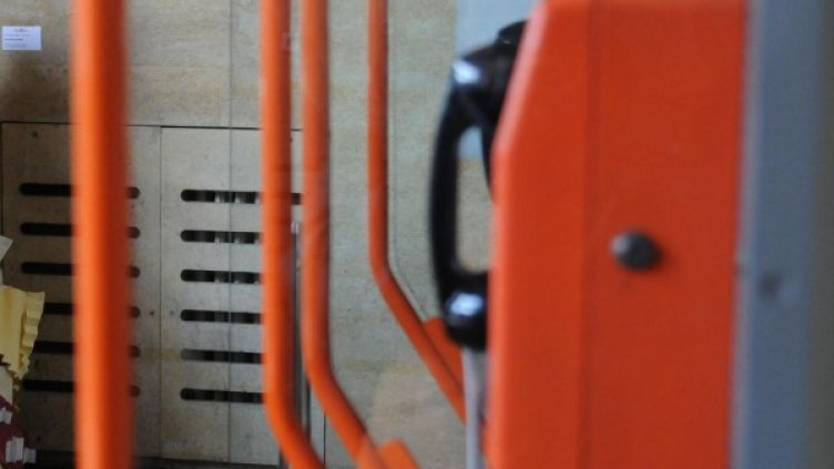 "Лекарят" позвънил на домашния телефон на възрастната жена. Снимка: архив Булфото