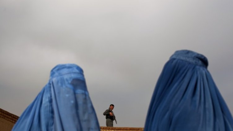 Сосан Фируз пее за потискането на жените. Снимка: архив, Reuters