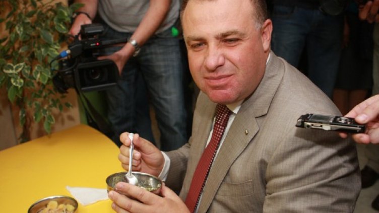 Мирослав Найденов мисли за най-бедните. Снимка: архив, БТА