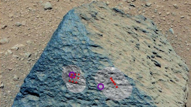 Скалата, изследвана с лазер от "Curiosity". Снимка: NASA/Reuters