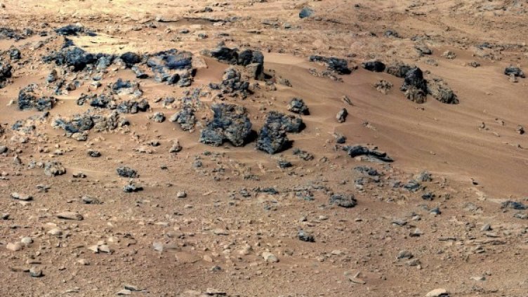 Снимка от Марс, направена от марсохода "Curiosity". Снимка: Reuters