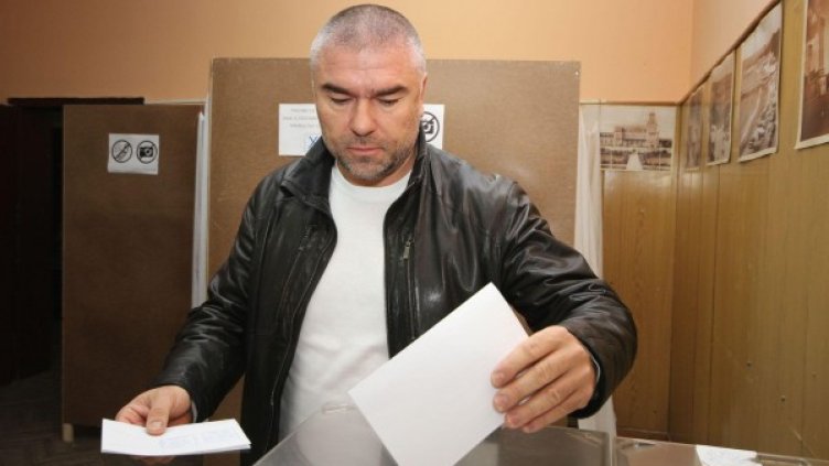 Веселин Марешки нямал за кого да пусне бюлетината си. Снимка: архив Булфото