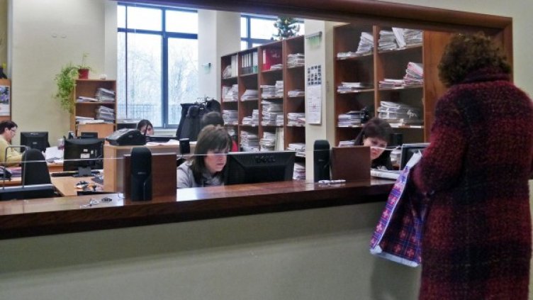 Все повече бължари искат да работят в администрацията. Снимка: Булфото