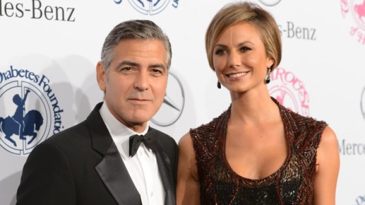 Стейси не държи да изприпка пред олтара, а на Клуни така му е добре. Снимка: Getty Images/Guliver Photos