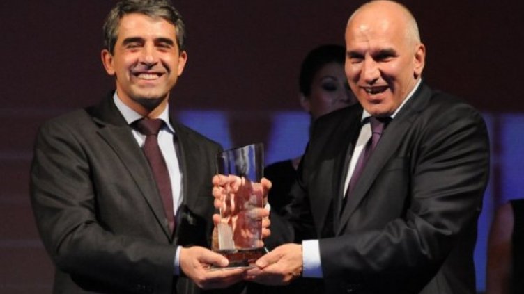 Росен Плевнелиев награди победителя Левон Хампарцумян Снимка: Булфото