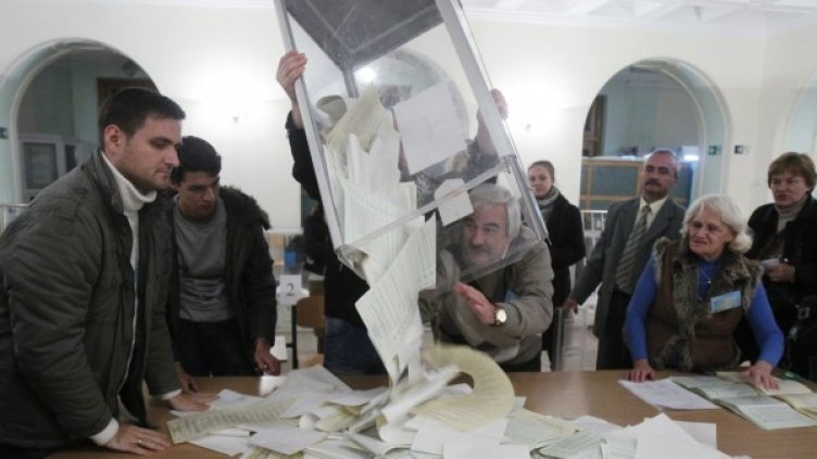 Партията на регионите води на състоялите се вчера в Украйна парламентарни избори. Снимка: Reuters