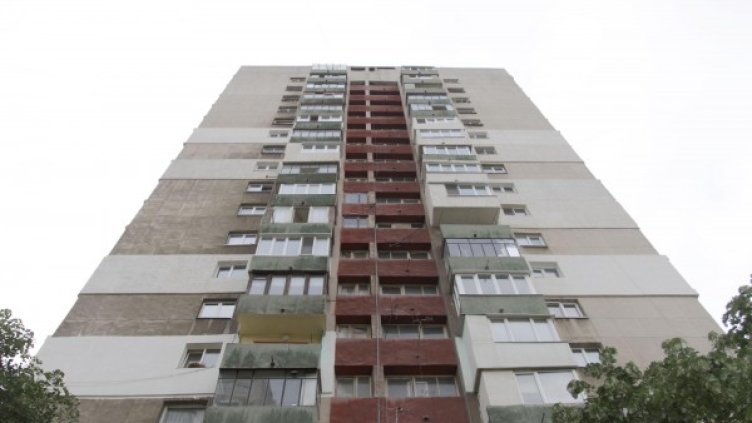 Жената най-вероятно е паднала заради силния вятър. Снимка: архив Булфото