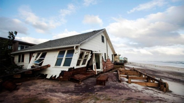 Наводнения и отломки след Санди в САЩ