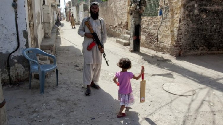 16-годишно пакистанско момиче беше убито от родителите си, защото говорело с момче. Снимка: архив, Reuters