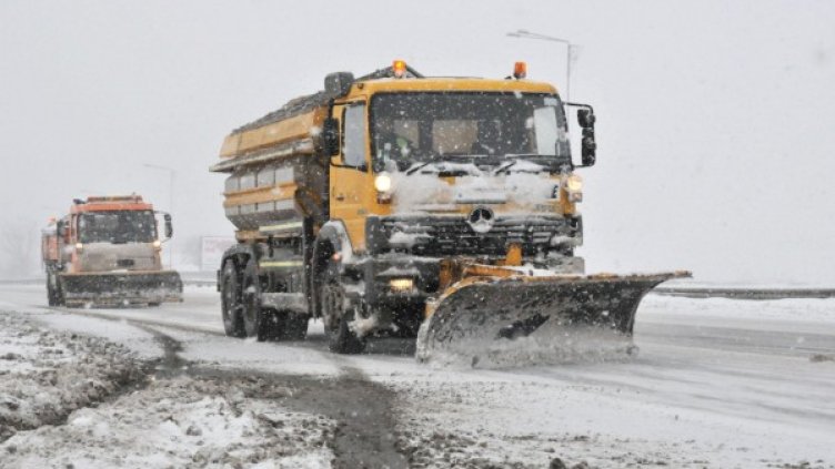 Снегопочистващите фирми са в бойна готовност, увери Лазаров. Снимка: архив, Булфото