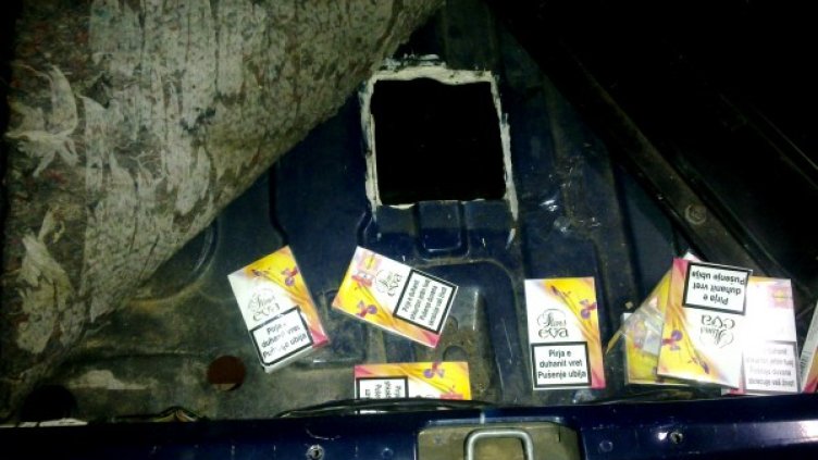 Цигарите били укрити в резервоар. Снимка: Агенция "Митници"