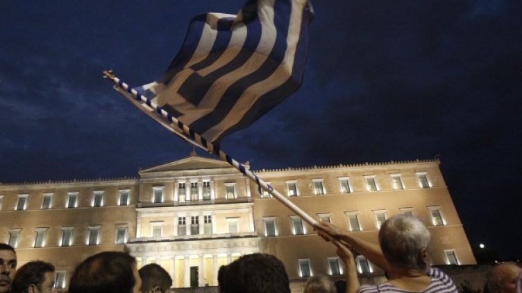 100 хиляди гърци протестираха снощи на централния площад в столицата Атина. Снимка: Reuters