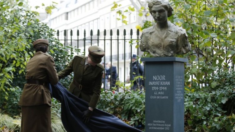 Паметникът на Нур Инаят Хан в Лондон. Снимка: Reuters