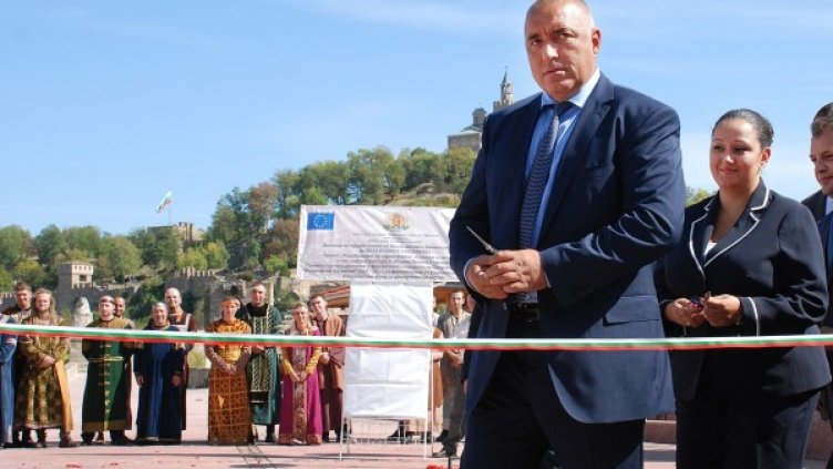 Борисов и Павлова в сладки приказки по "Цанков камък". Снимка: архив БТА