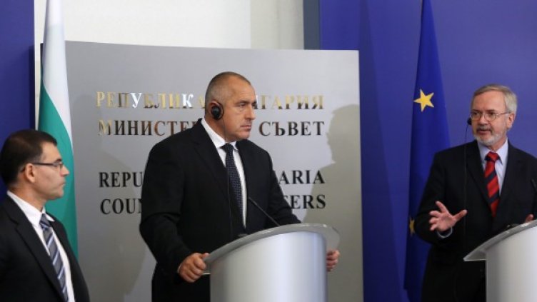 Всеки иска да вдига пенсиите и заплатите, но въпросът е на каква цена! 