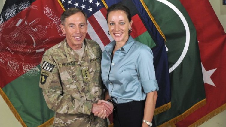 Дейвид Петреъс и Пола Бродуел. Снимка: архив, Reuters