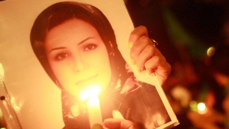 Демонстранти в Ню Йорк държат грешна снимка на жена, която в медиите са представили за убитата по време на протест в Иран Неда Ага-Солтан. Снимка: Getty Images/Guliver Photos
Истинската Неда Ага-Солтан, убита по време на протест. Снимка: Reuters