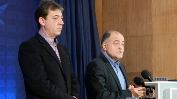Общинските съветници от ДСБ Атанас Атанасов и Вили Лилков. Снимка: ДСБ