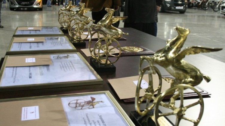 Статуетките, които бяха връчени на победителите миналата година. Снимка: Automeida.bg