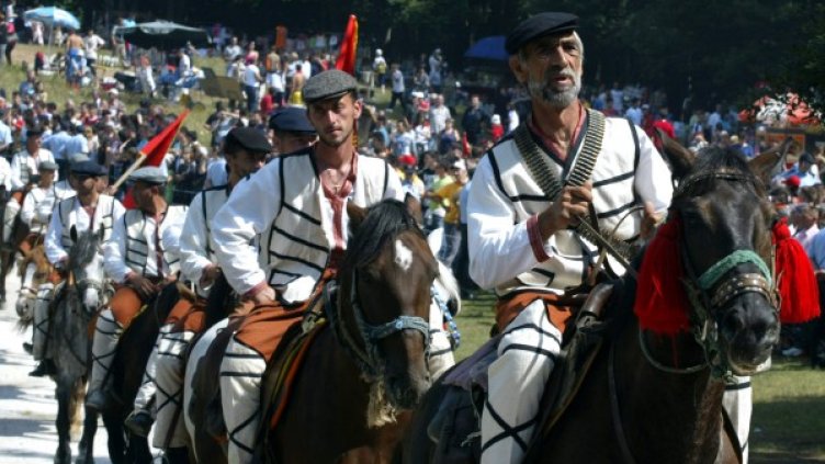Честването на Илинден на Мечкин камен през 2004 г. Снимка: архив, Reuters