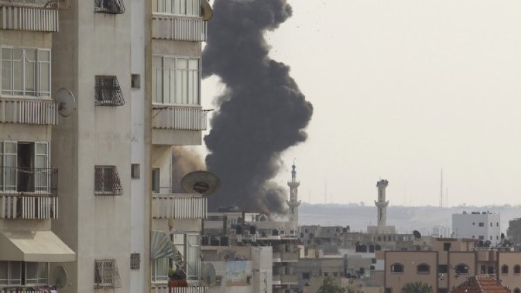 Град Газа, след израелска въздушна атака. Снимка: Reuters