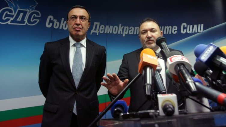 Лидерът на СДС представя кандидатурата на Петър Стоянов за КС. Снимка: БТА