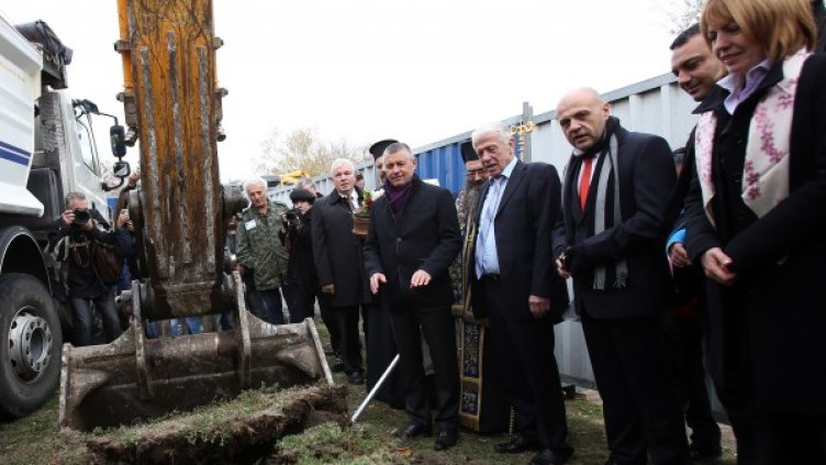 Първата копка на новата отсечка Снимка: БТА