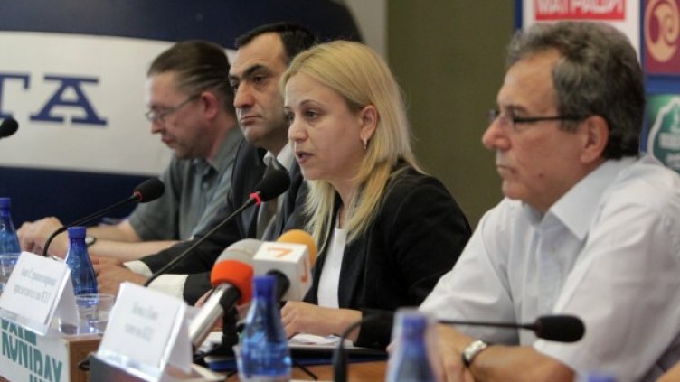 Комисарите от КЗД връщат бонусите. Снимка: архив, БТА