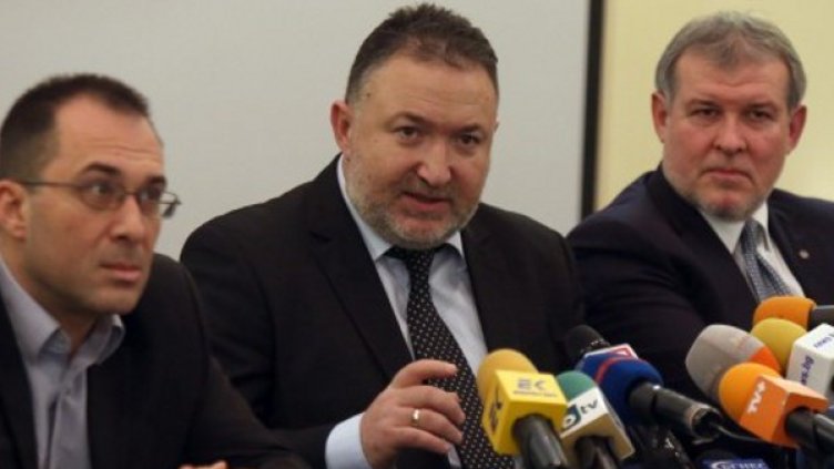 Ръководството на СДСотрече, че ще има масово напускане на членове от партията.Снимка: БТА