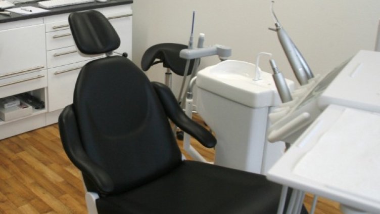 Баща и син зъболекари в Марсилия натрупали огромно богатство чрез измами. Снимка: архив, Reuters