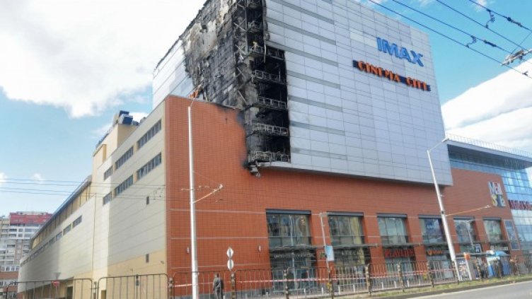 Подранили празнични отстъпки, безплатни ваучери за подаръци и други бонуси за клиентите предлагат моловете. Снимка: Булфото