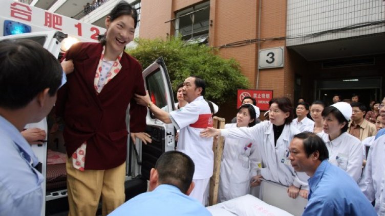 Яо Дъфън пристига в болница в Шанхай. Снимка: архив, Reuters