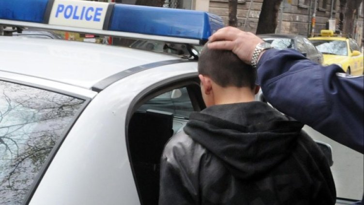 Младежът е арестуван. Снимка: архив Булфото