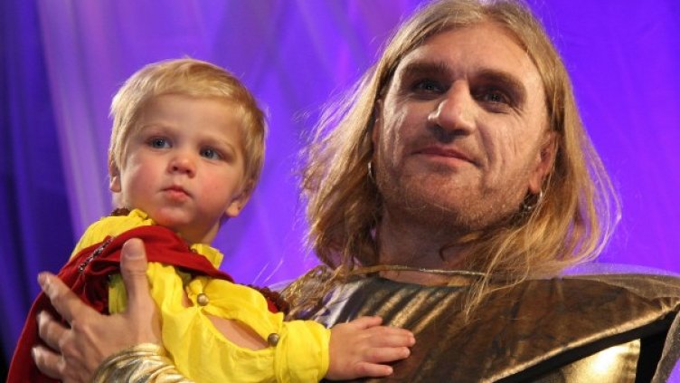 Коцето Калки с Лама Тео Снимка: Булфото